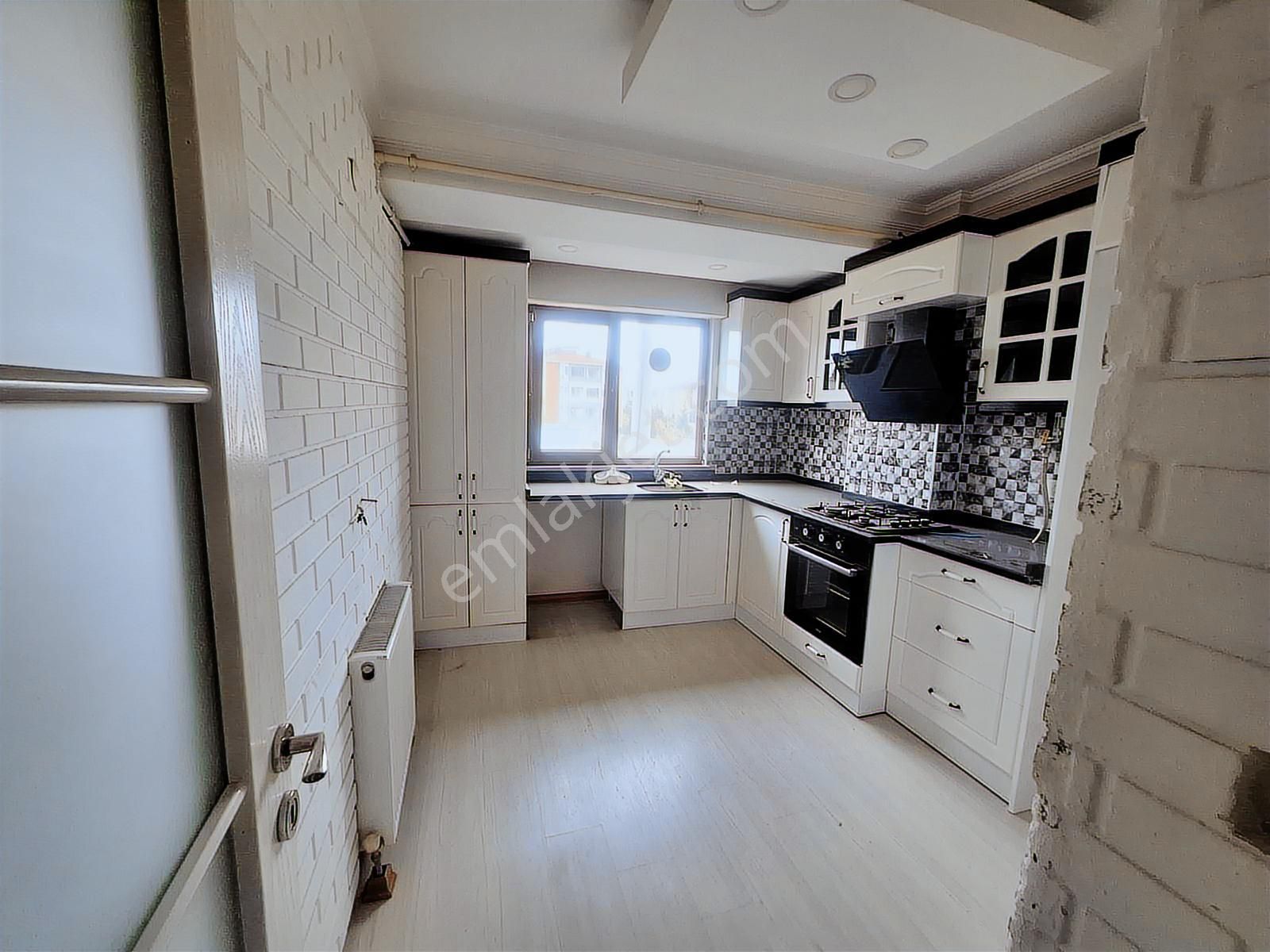 Mehmetoğlu Gayrimenkulden Çobançeşme Mah. 2+1 Kiralık Daire