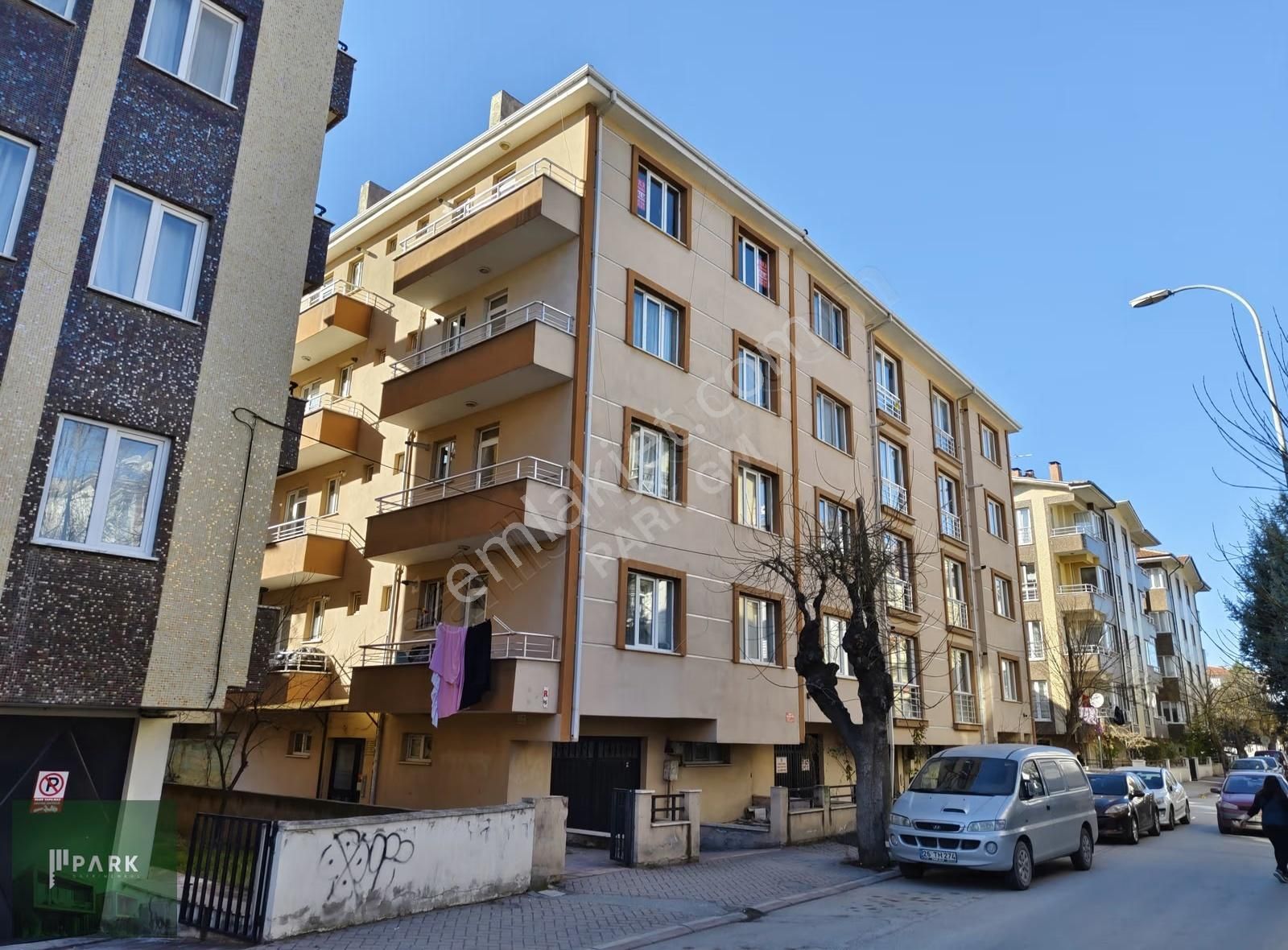 Park Gayrimenkul'den Bahçelievlerde Satılık Balkonlu 1+1 Daire