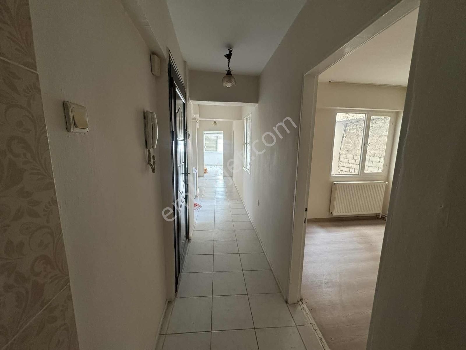 Bayraklı Sevgi Yolunda 3+1 Asansörlü Doğalgazlı Kiralık Daire - Görsel 3