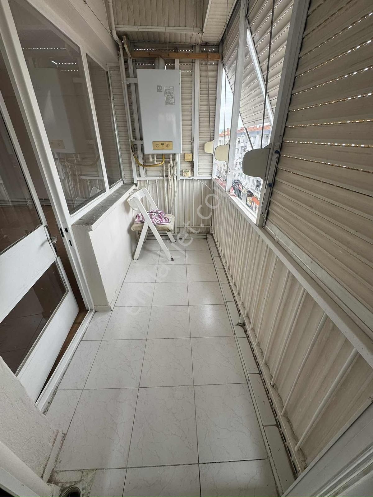 Bayraklı Sevgi Yolunda 3+1 Asansörlü Doğalgazlı Kiralık Daire - Görsel 6