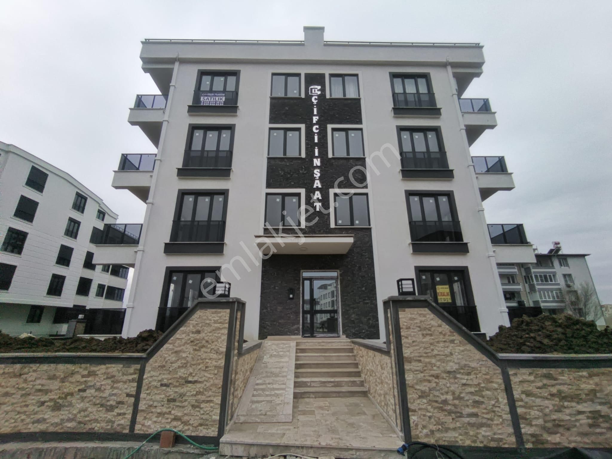 Golden Globy, Altınkum'da Ülkü Yolu Yakınında Satılık 1+1 Ara Kat Daire