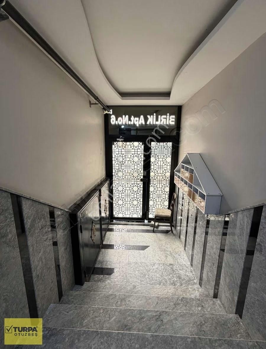 Turpa Otuzbeş'ten Çiğli Merkez Konumda Kış Bahçeli Kelepir Daire - Görsel 22