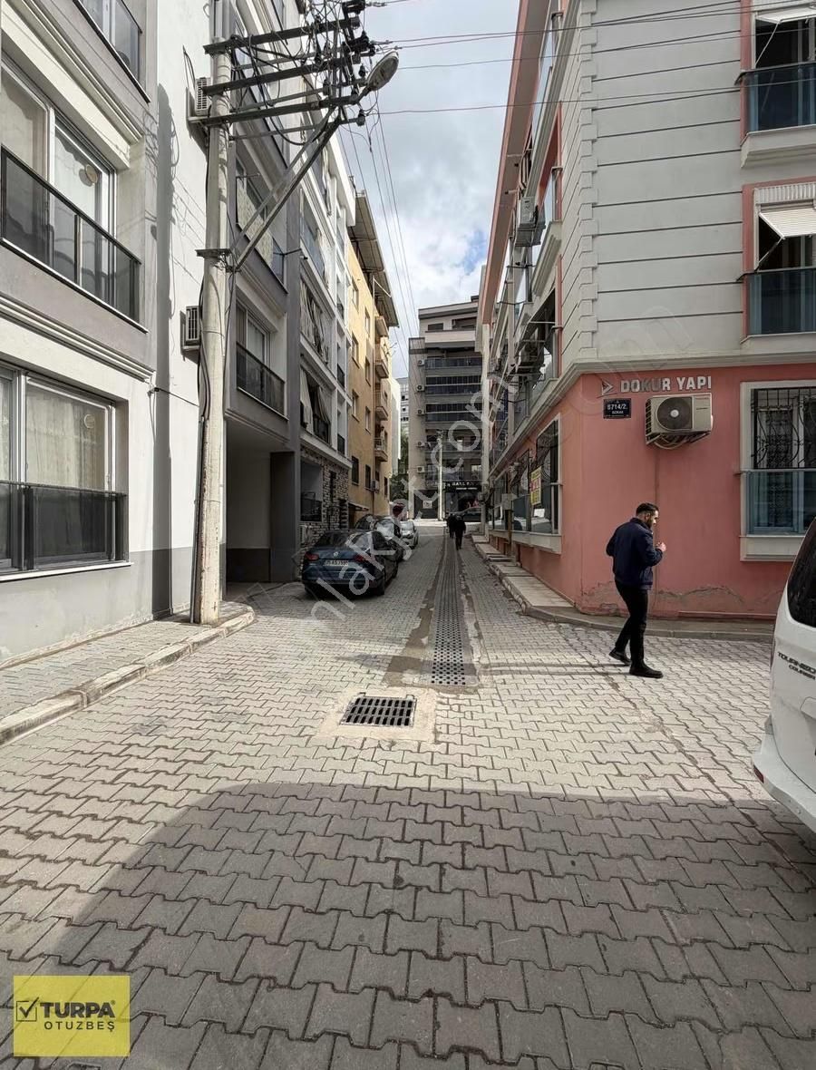 Turpa Otuzbeş'ten Çiğli Merkez Konumda Kış Bahçeli Kelepir Daire - Görsel 15