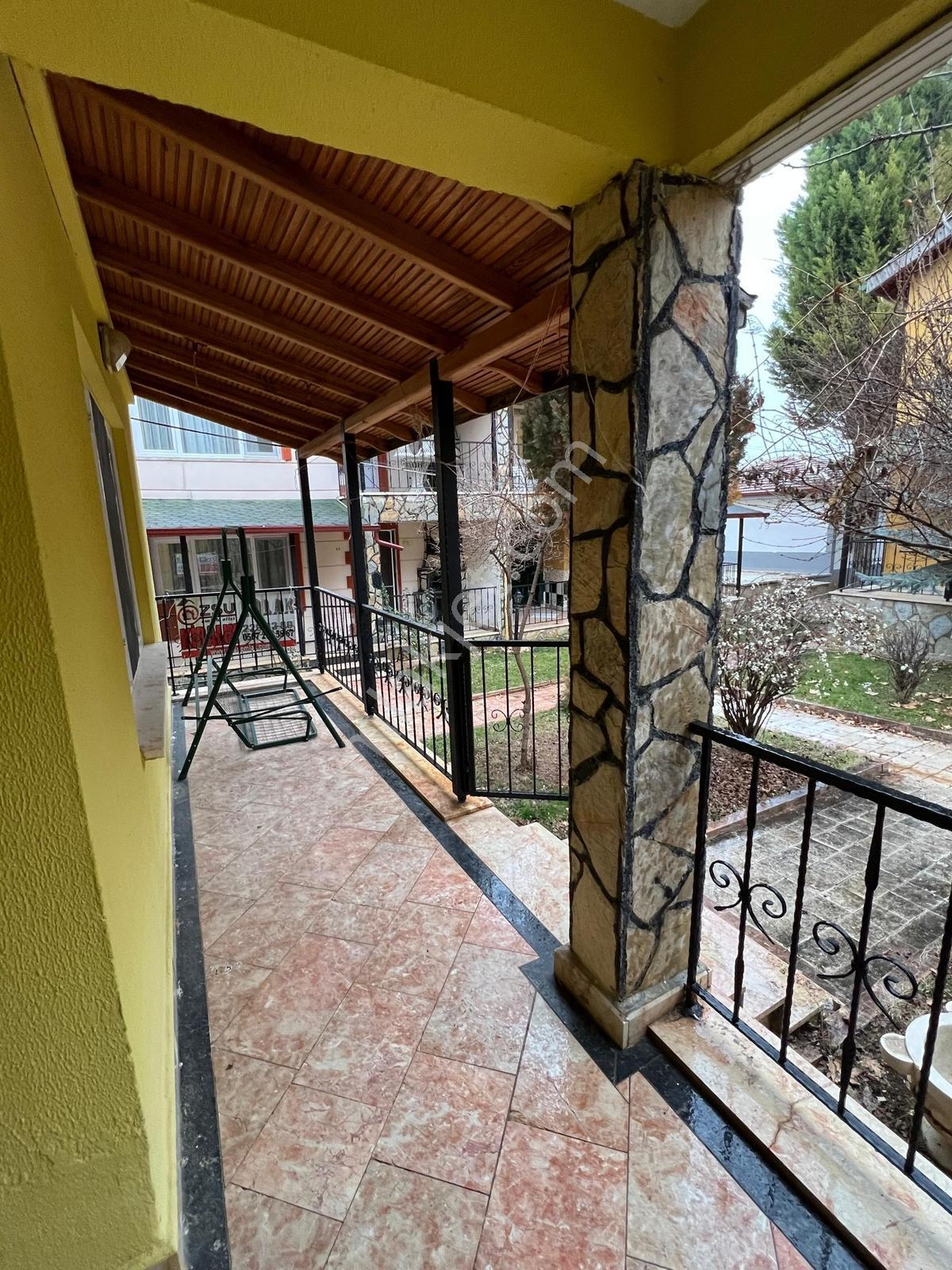 Afyon Özsu Emlak'tan Gazlıgöl'de Bakımlı Satılık Villa - Görsel 24