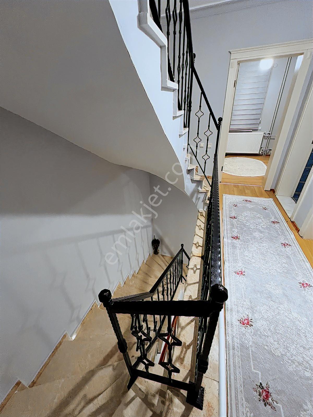 Afyon Özsu Emlak'tan Gazlıgöl'de Bakımlı Satılık Villa - Görsel 12