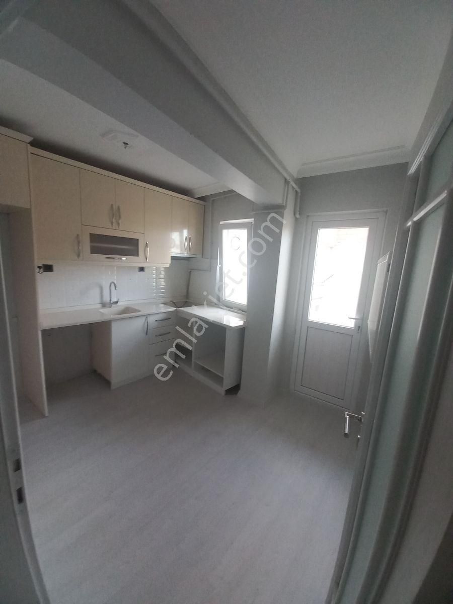 Kiralık Asansörlü Kapalı Otoparklı 2+1 İçi Yenilenmiş Boyalı - Görsel 3