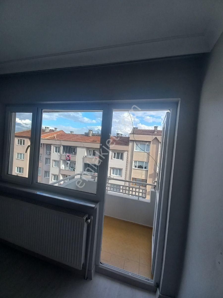 Kiralık Asansörlü Kapalı Otoparklı 2+1 İçi Yenilenmiş Boyalı - Görsel 8