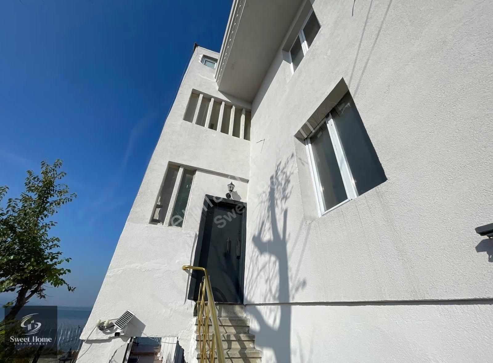 Göl'e Sıfır Konumda E-5 Üzeri 3 Katlı Kiralık Müstakil Bina - Görsel 24