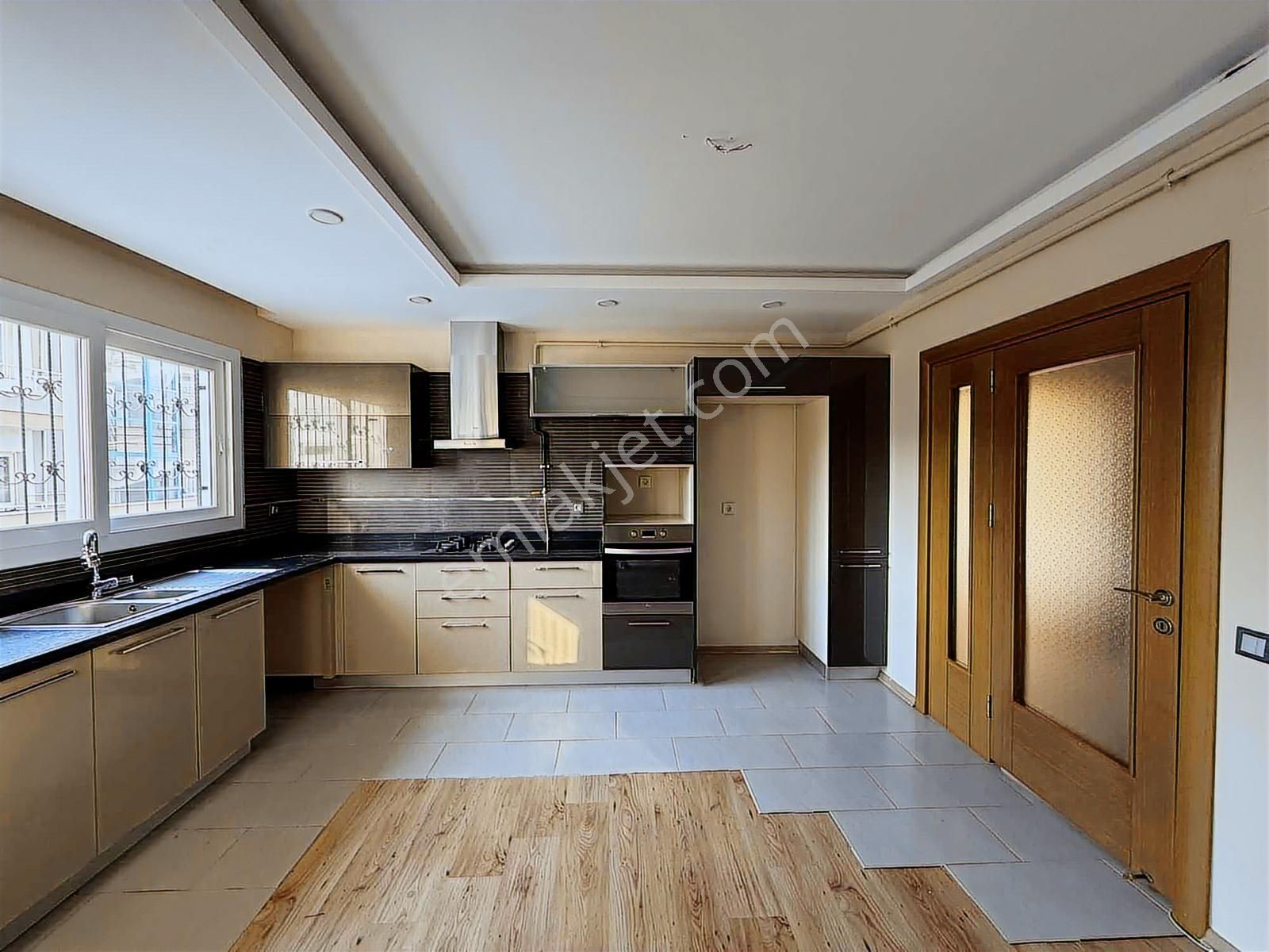 K.evren Bulvar Üzeri Avrupa Hospital Karşısı 245m Teraslı 3+1 D - Görsel 9