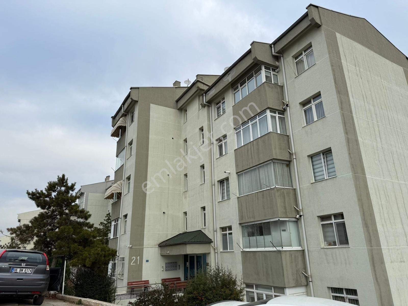 Rıza Acar'dan İnönü Mahallesi Hacettepeliler Sit Ara Kat Kiralık