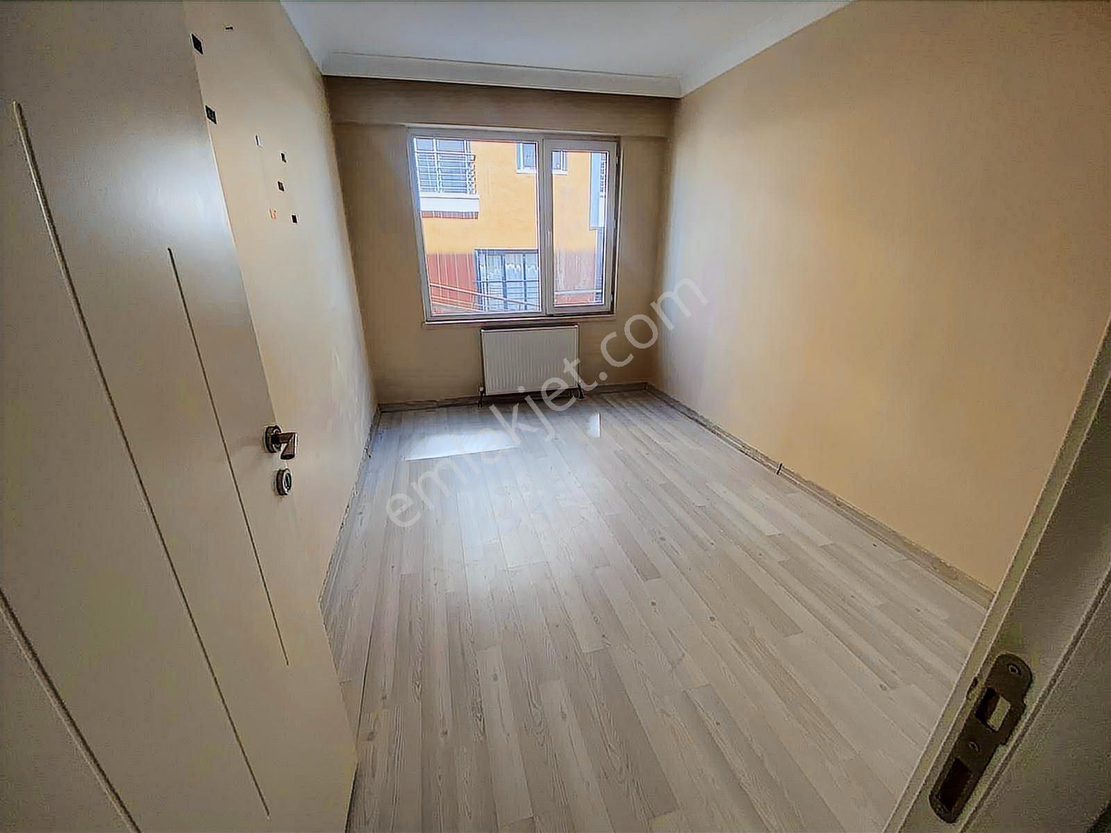 Yılmazer'den 1048 Cadde Üzerinde Migros Karşısı İskanlı 3+1 Acil - Görsel 19