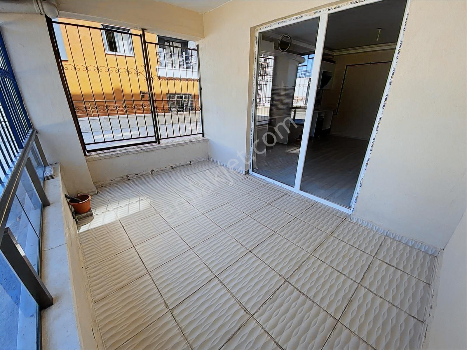 Yılmazer'den 1048 Cadde Üzerinde Migros Karşısı İskanlı 3+1 Acil - Görsel 22