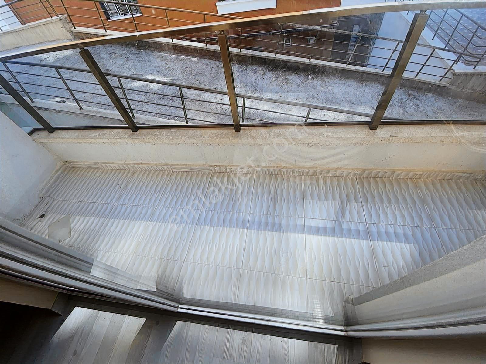 Yılmazer'den 1048 Cadde Üzerinde Migros Karşısı İskanlı 3+1 Acil - Görsel 6