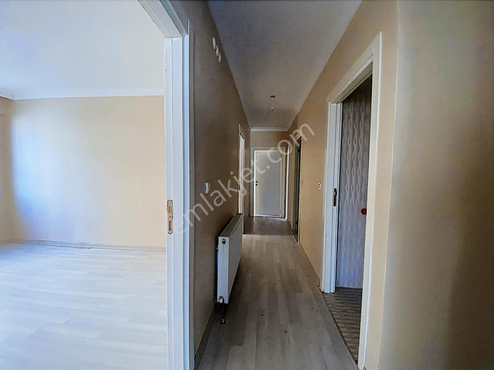 Yılmazer'den 1048 Cadde Üzerinde Migros Karşısı İskanlı 3+1 Acil - Görsel 18