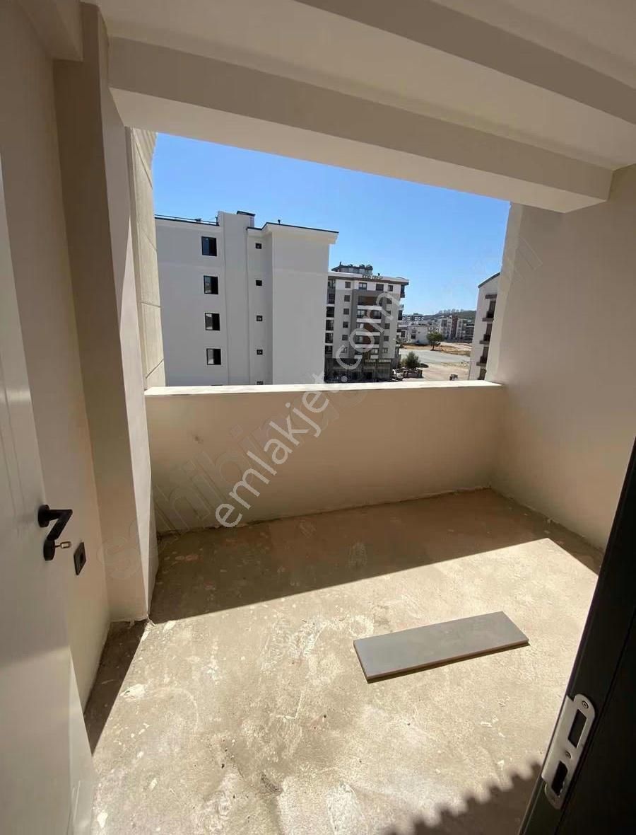 V. Aydoğmuş Mah Havuzlu Ara Kat Sıfır 2+1 - Görsel 17