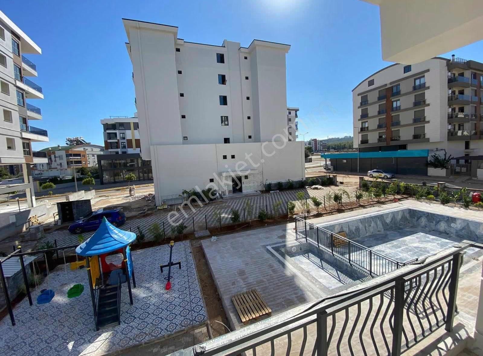 V. Aydoğmuş Mah Havuzlu Ara Kat Sıfır 2+1 - Görsel 24