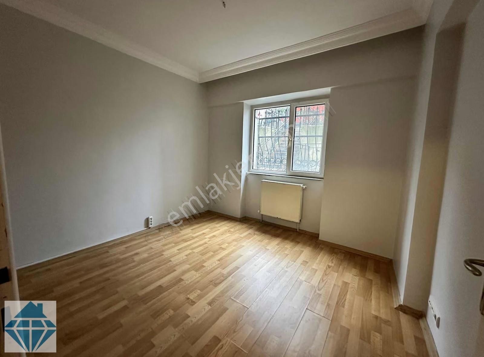 Kadıköy Birlik Evleri Sitesinde 4 + 2 Bahçe Katı Ters Dubleks - Görsel 12