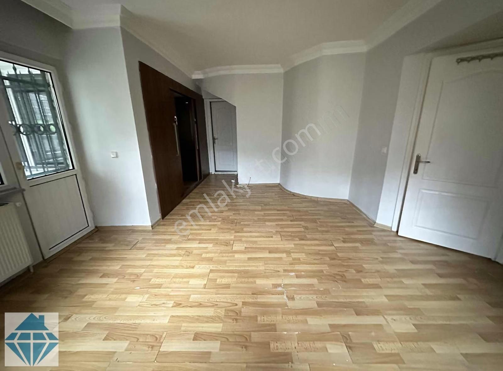 Kadıköy Birlik Evleri Sitesinde 4 + 2 Bahçe Katı Ters Dubleks - Görsel 2