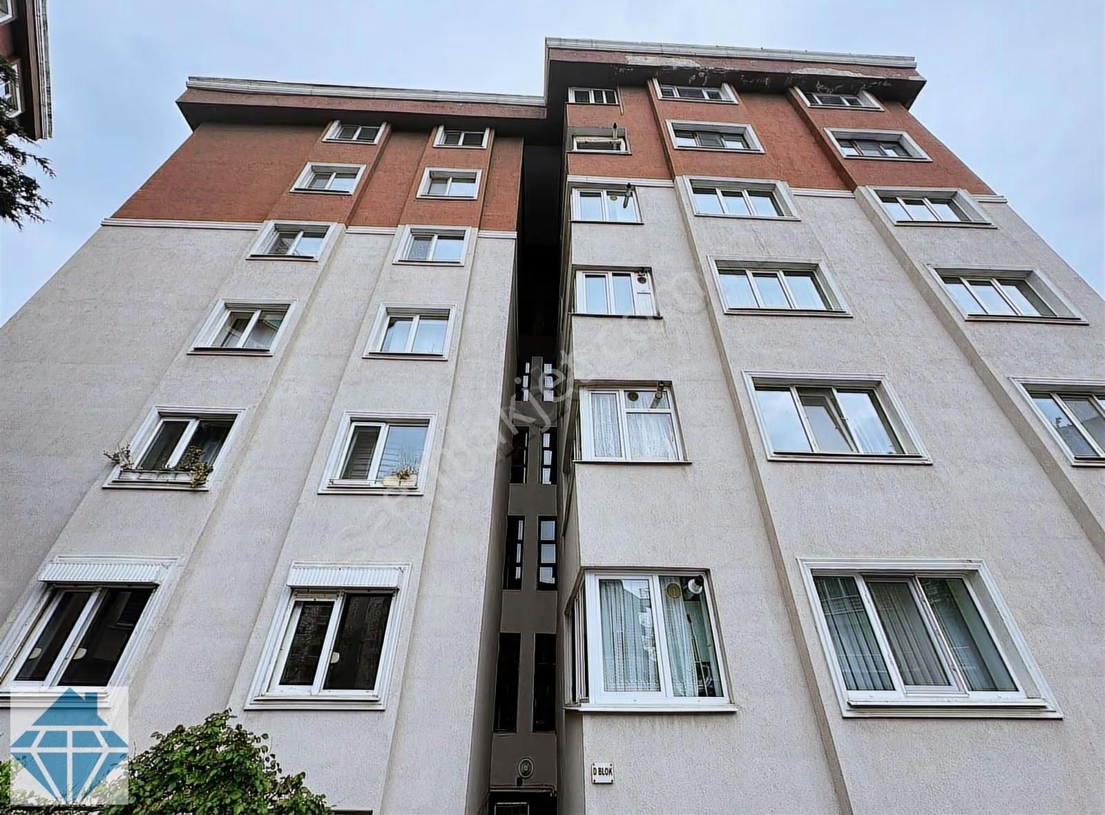 Kadıköy Birlik Evleri Sitesinde 4 + 2 Bahçe Katı Ters Dubleks - Görsel 17