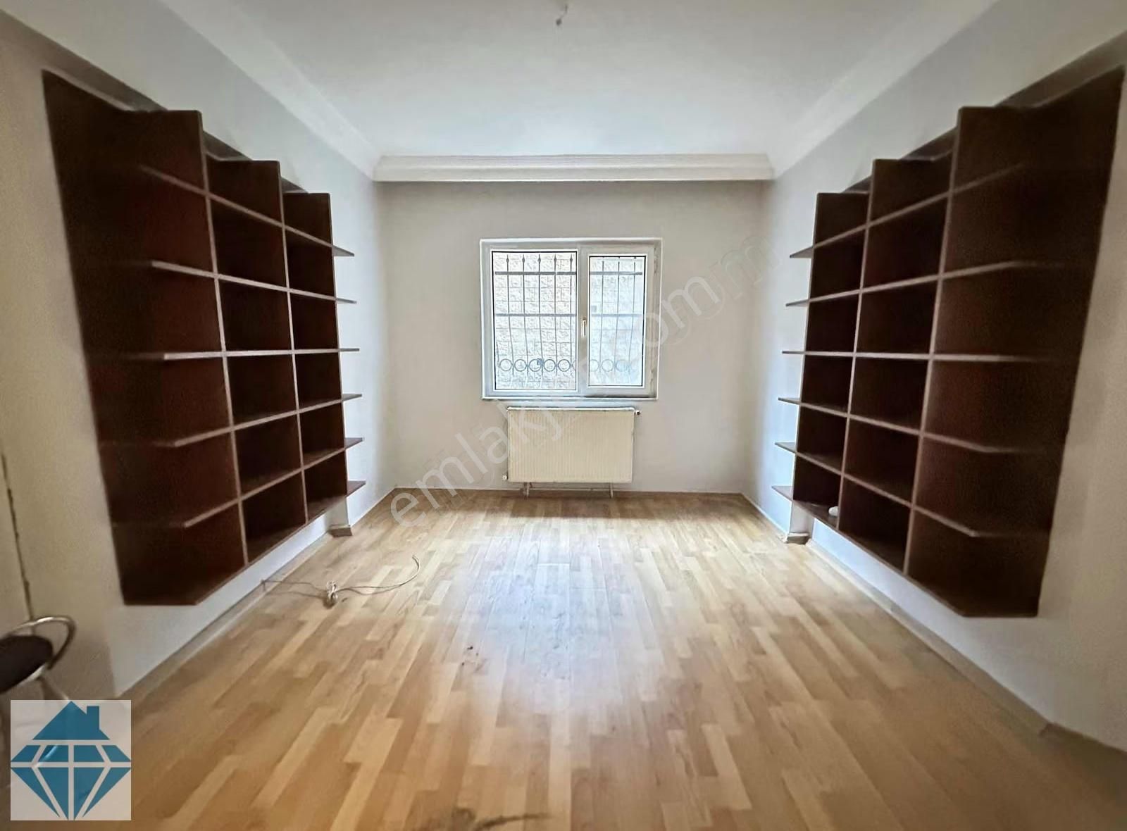 Kadıköy Birlik Evleri Sitesinde 4 + 2 Bahçe Katı Ters Dubleks - Görsel 13