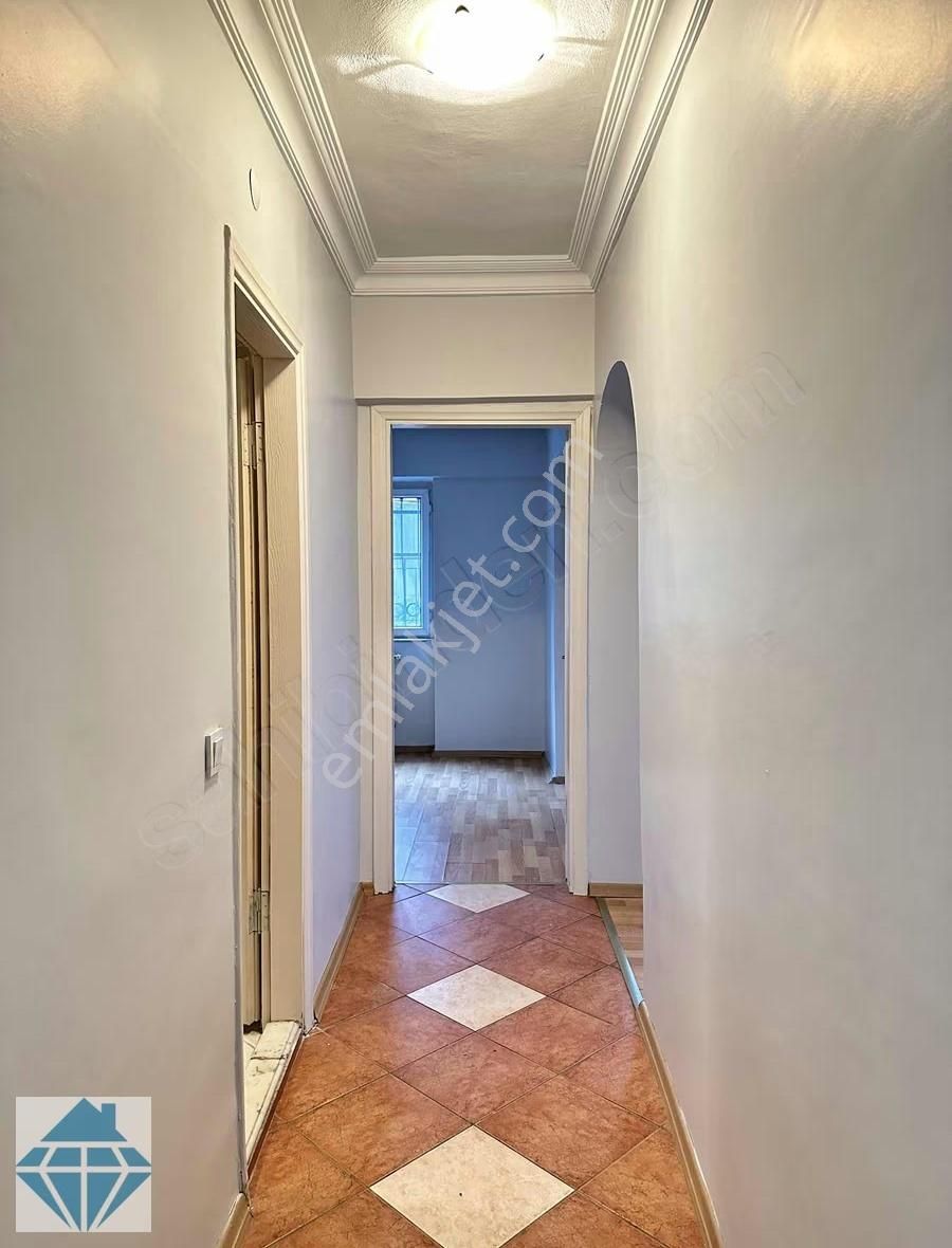 Kadıköy Birlik Evleri Sitesinde 4 + 2 Bahçe Katı Ters Dubleks - Görsel 9