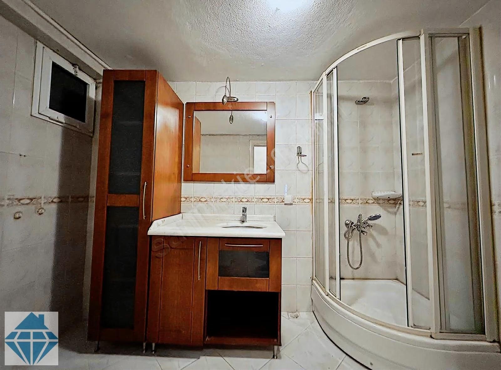 Kadıköy Birlik Evleri Sitesinde 4 + 2 Bahçe Katı Ters Dubleks - Görsel 15