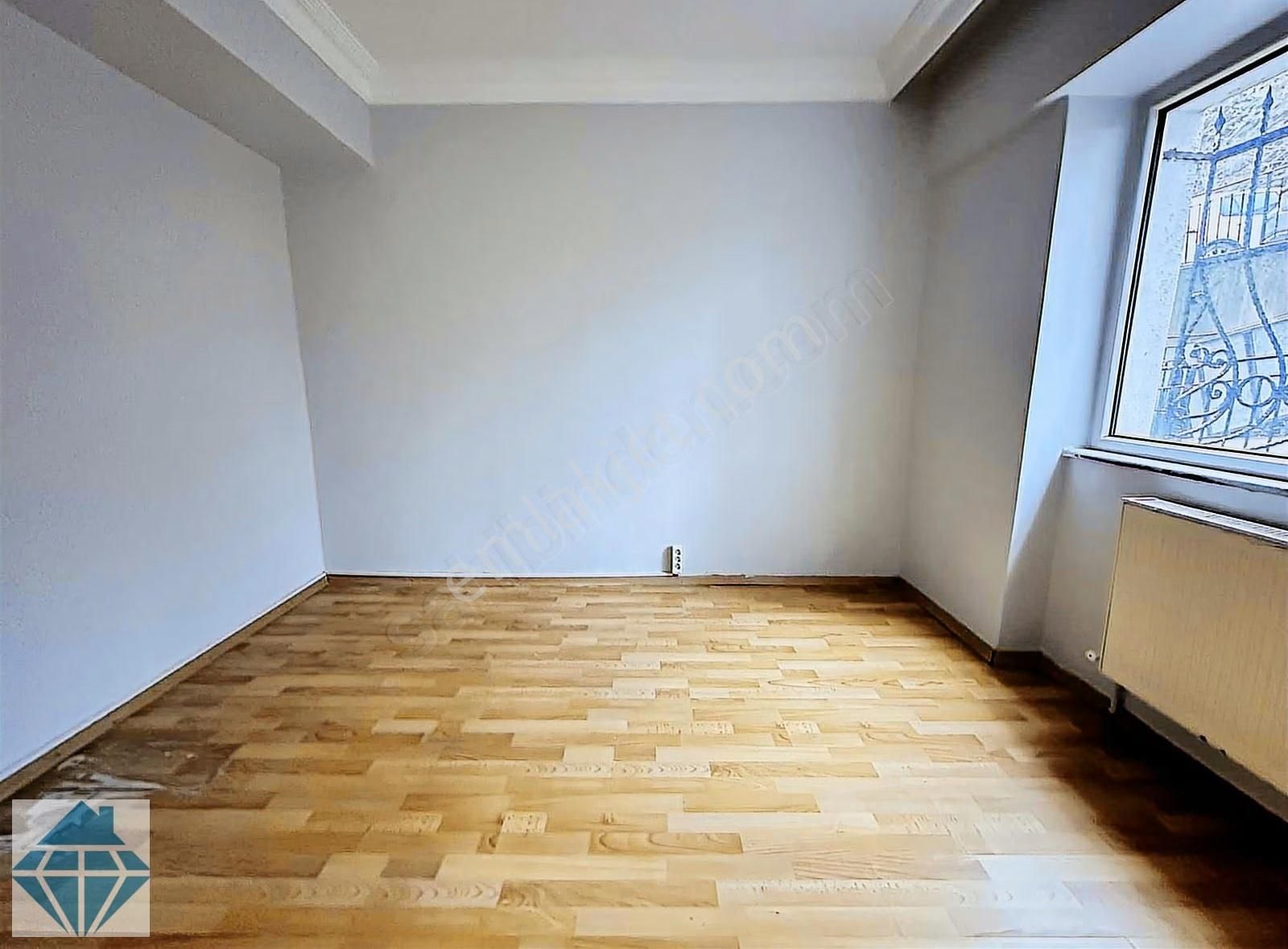 Kadıköy Birlik Evleri Sitesinde 4 + 2 Bahçe Katı Ters Dubleks - Görsel 11