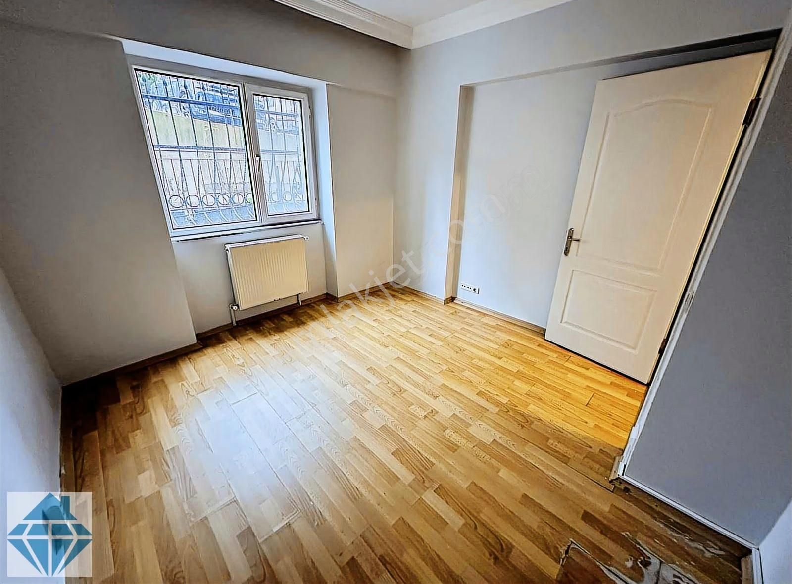 Kadıköy Birlik Evleri Sitesinde 4 + 2 Bahçe Katı Ters Dubleks - Görsel 16