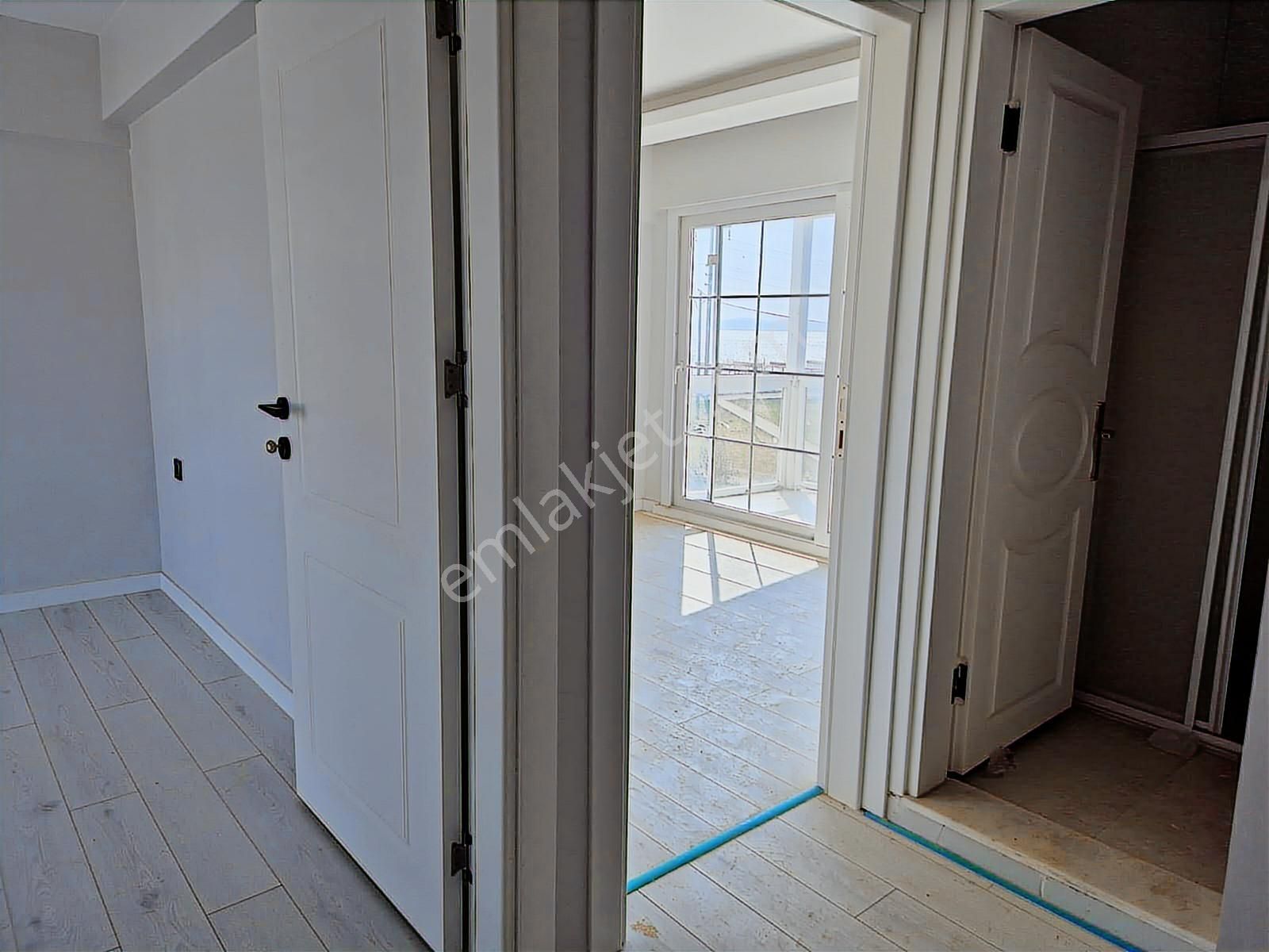 Route 10'dan Dikili Çandarlı'da Denize Sıfır Site Satılık Villa - Görsel 9