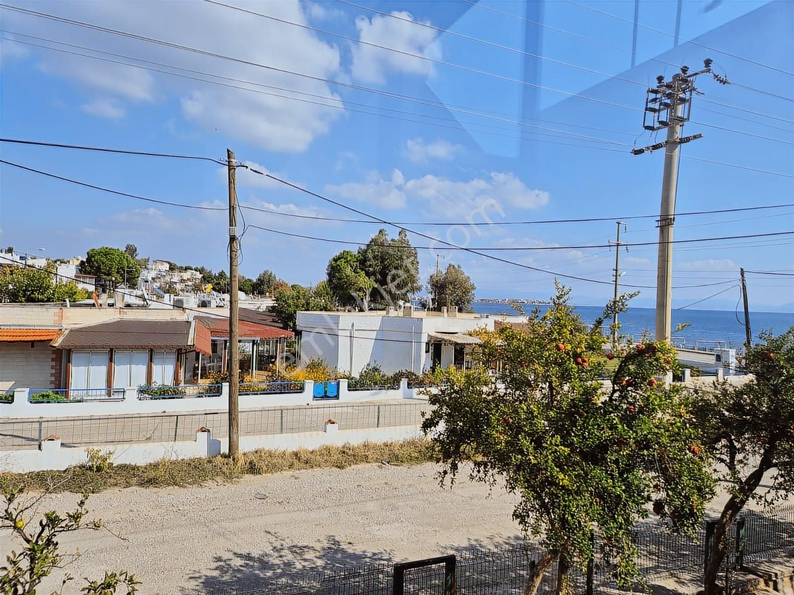 Route 10'dan Dikili Çandarlı'da Denize Sıfır Site Satılık Villa - Görsel 2