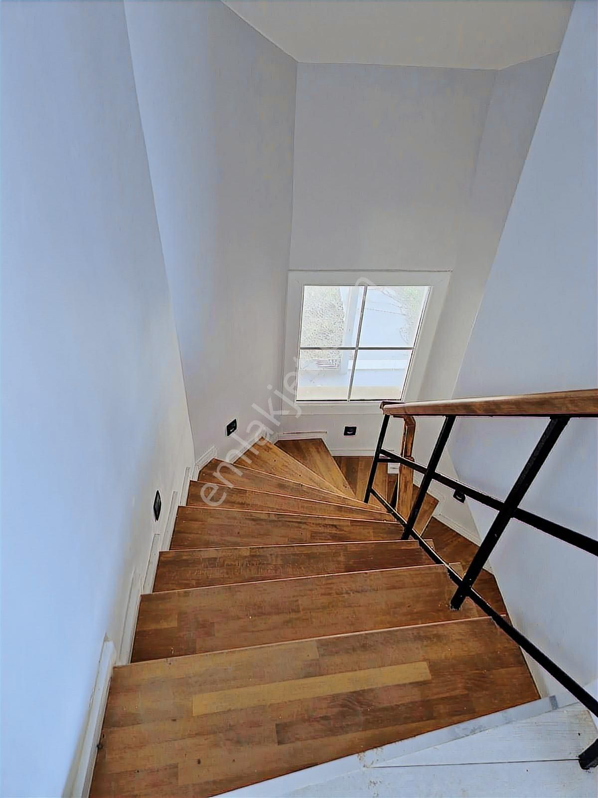 Route 10'dan Dikili Çandarlı'da Denize Sıfır Site Satılık Villa - Görsel 22