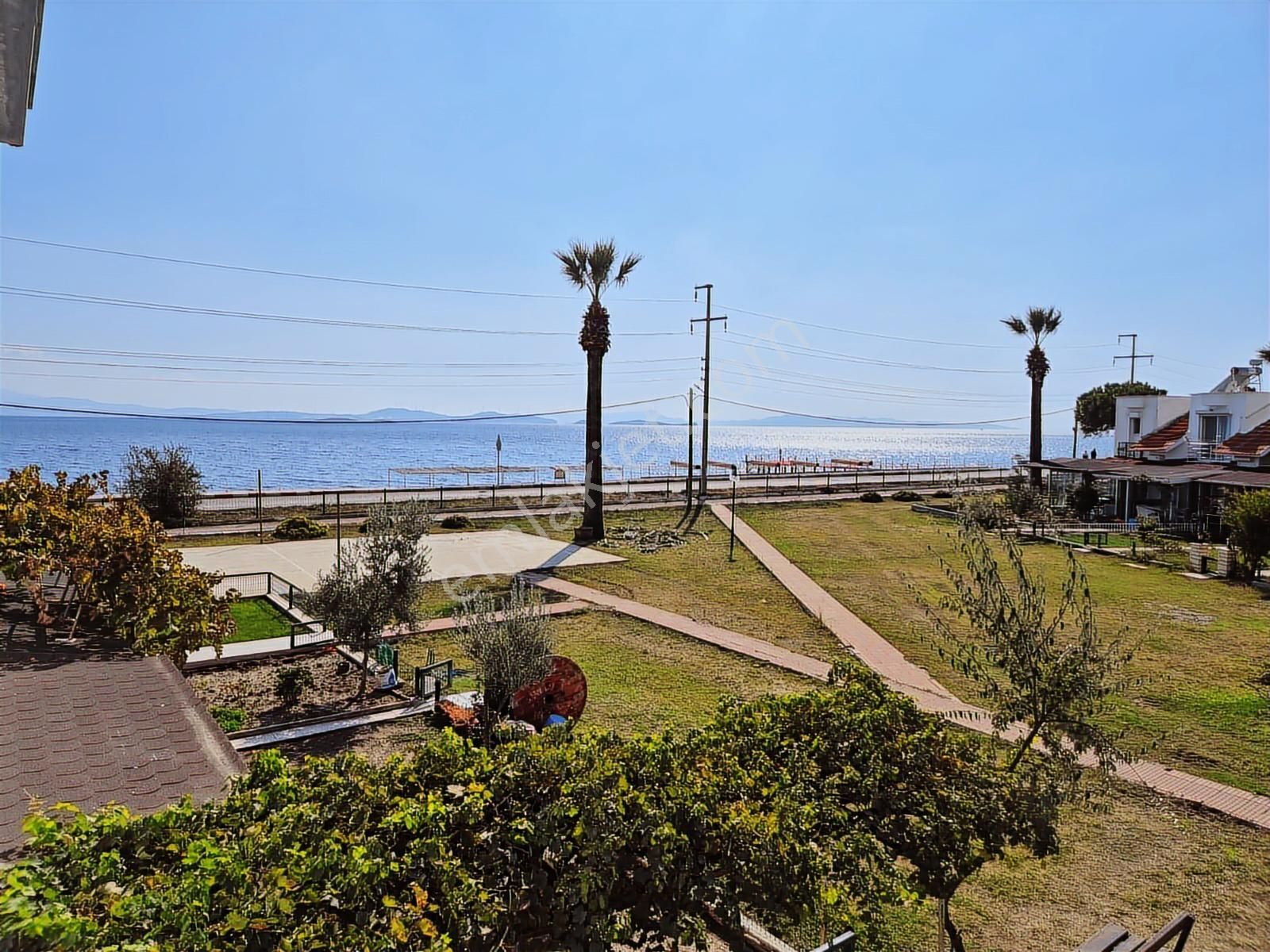 Route 10'dan Dikili Çandarlı'da Denize Sıfır Site Satılık Villa - Görsel 17