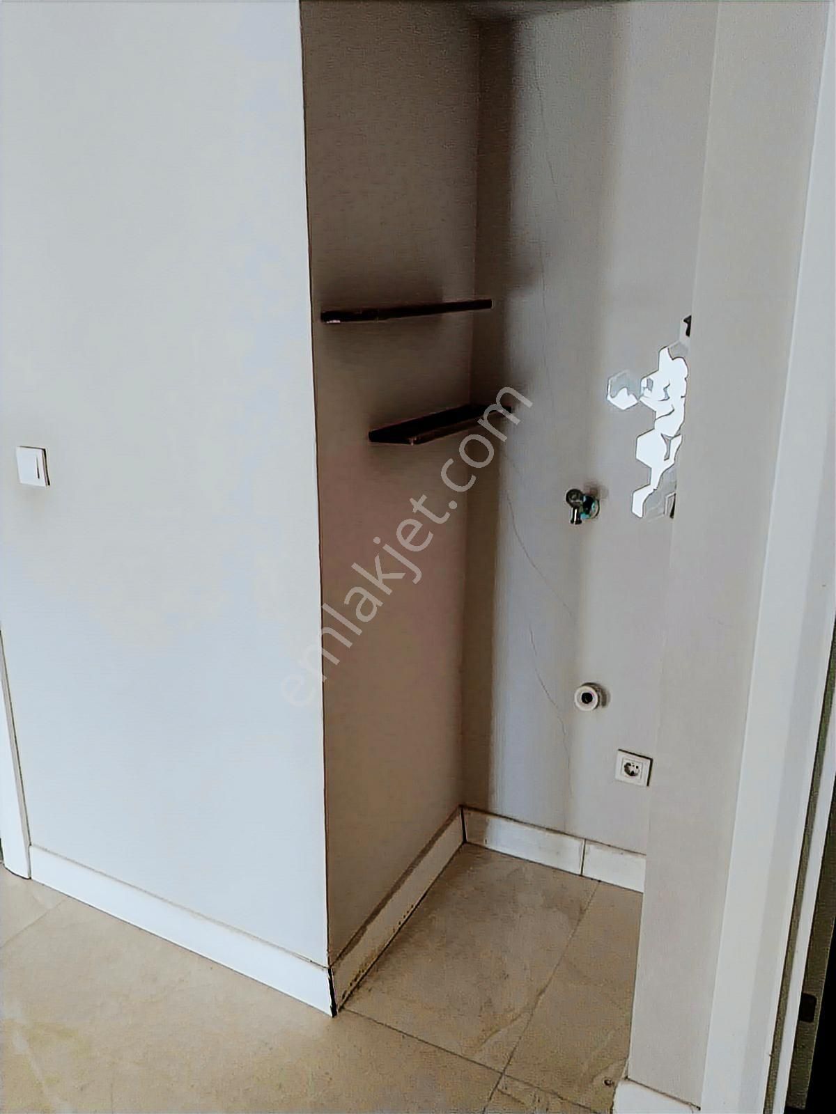 Zümrütevler Sitesinde Geniş 2+1 Kiralık Daire - Görsel 14