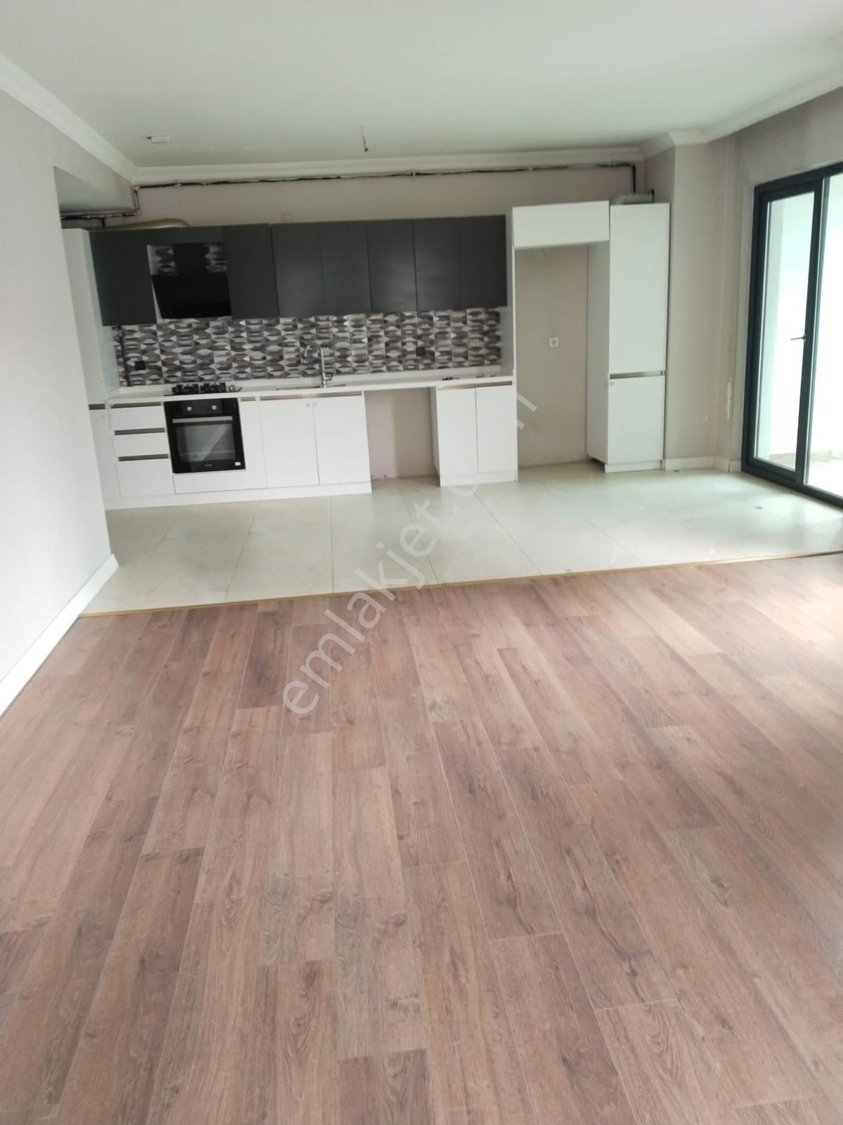 Zümrütevler Sitesinde Geniş 2+1 Kiralık Daire - Görsel 10