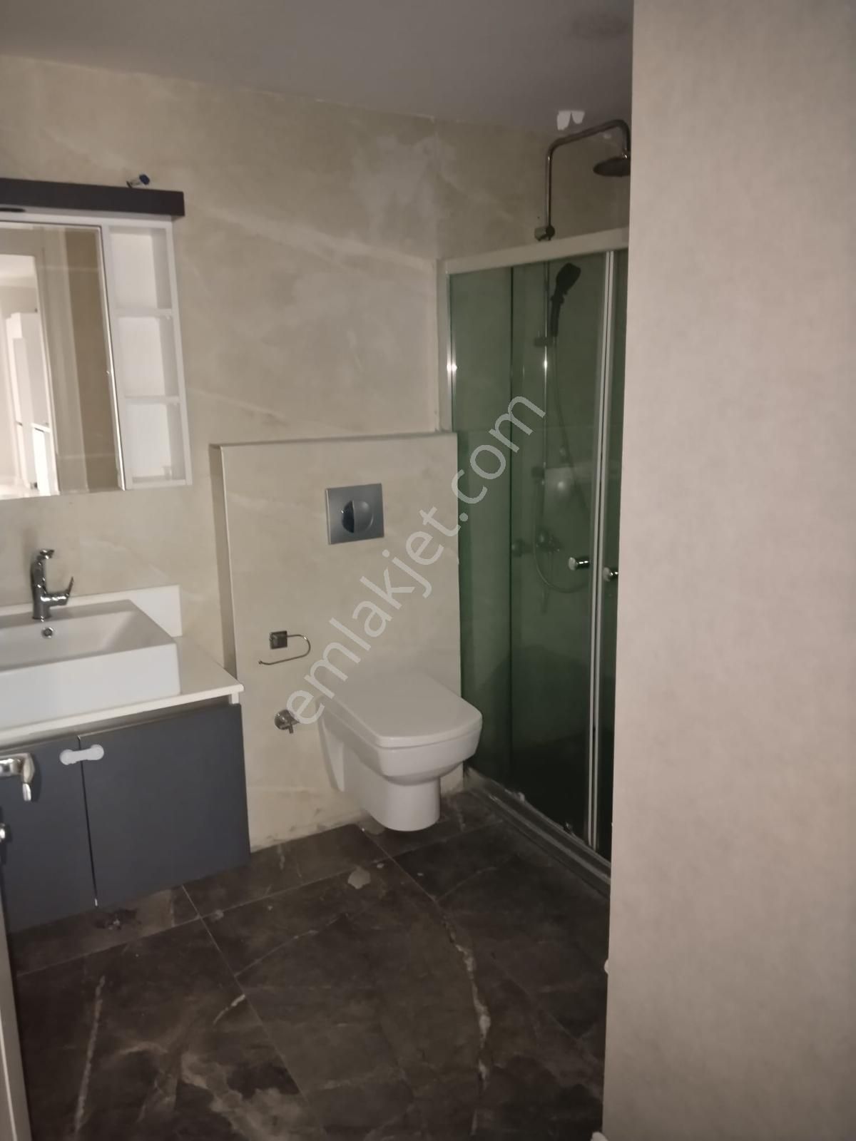 Zümrütevler Sitesinde Geniş 2+1 Kiralık Daire - Görsel 12