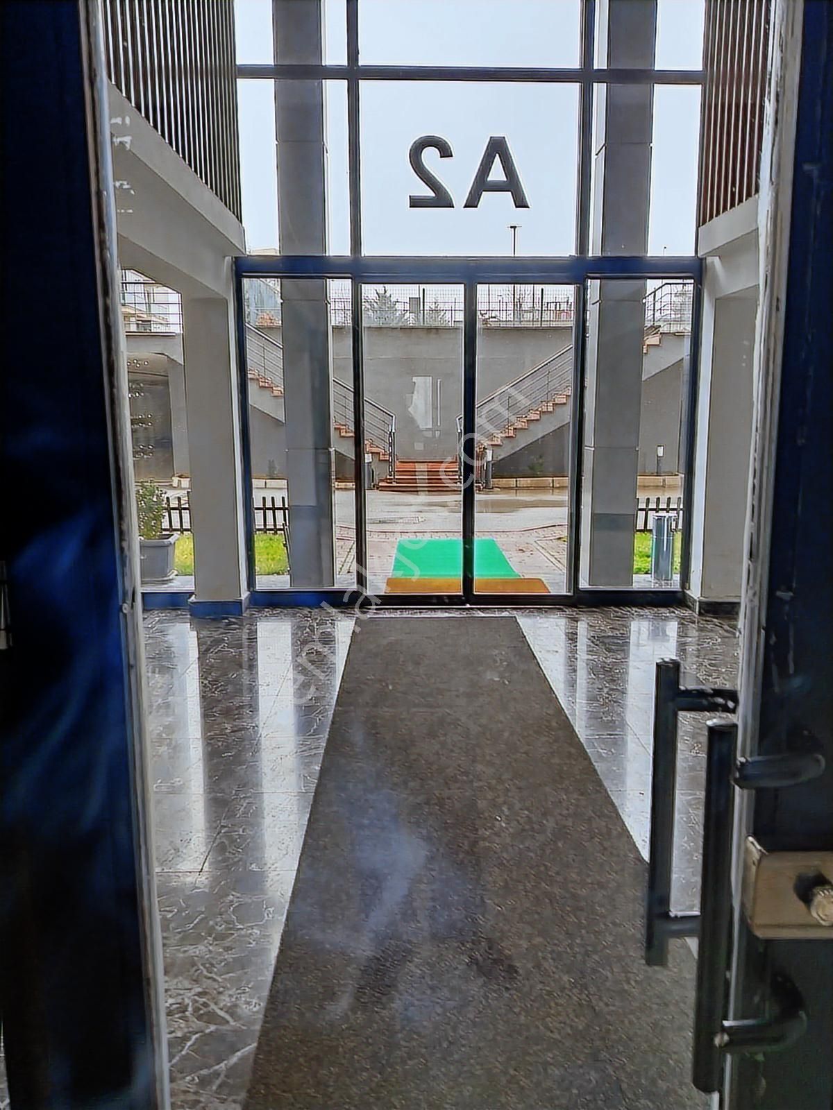 Zümrütevler Sitesinde Geniş 2+1 Kiralık Daire - Görsel 2