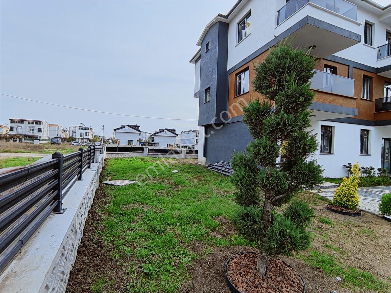 Havuzlu Kendine Ait Bahçeli 1+1 Site İçi Yazlık Daire 50 M2 - Görsel 6