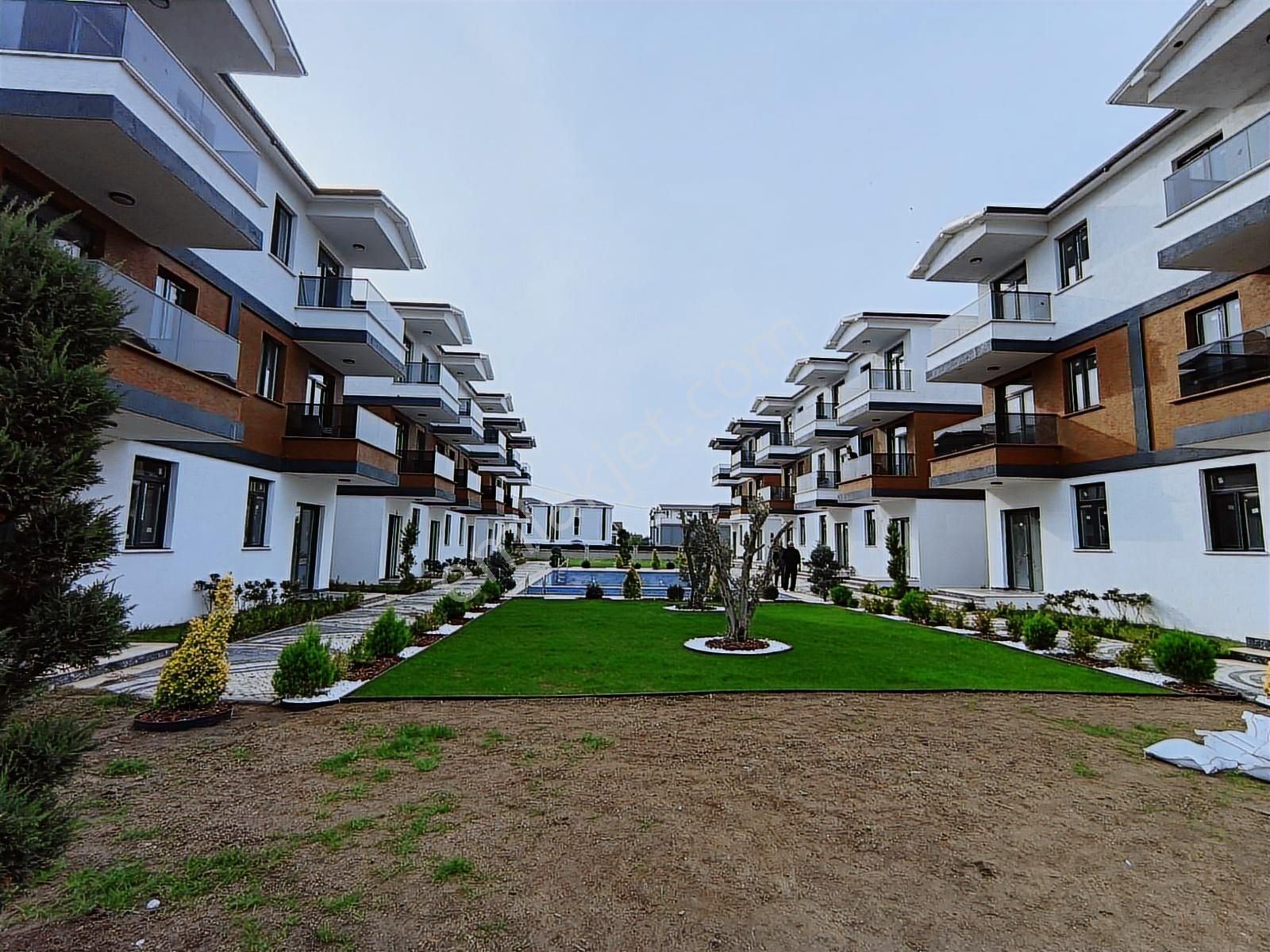 Havuzlu Kendine Ait Bahçeli 1+1 Site İçi Yazlık Daire 50 M2 - Görsel 24