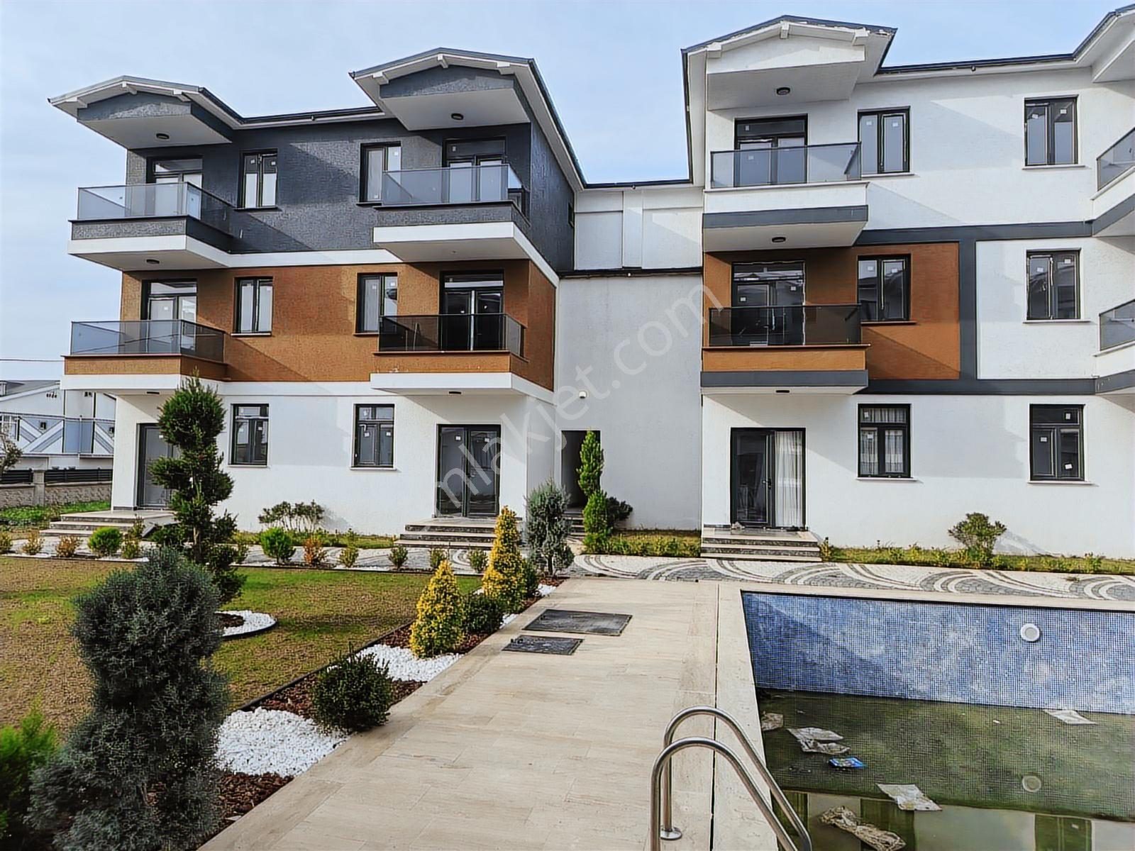 Havuzlu Kendine Ait Bahçeli 1+1 Site İçi Yazlık Daire 50 M2 - Görsel 24