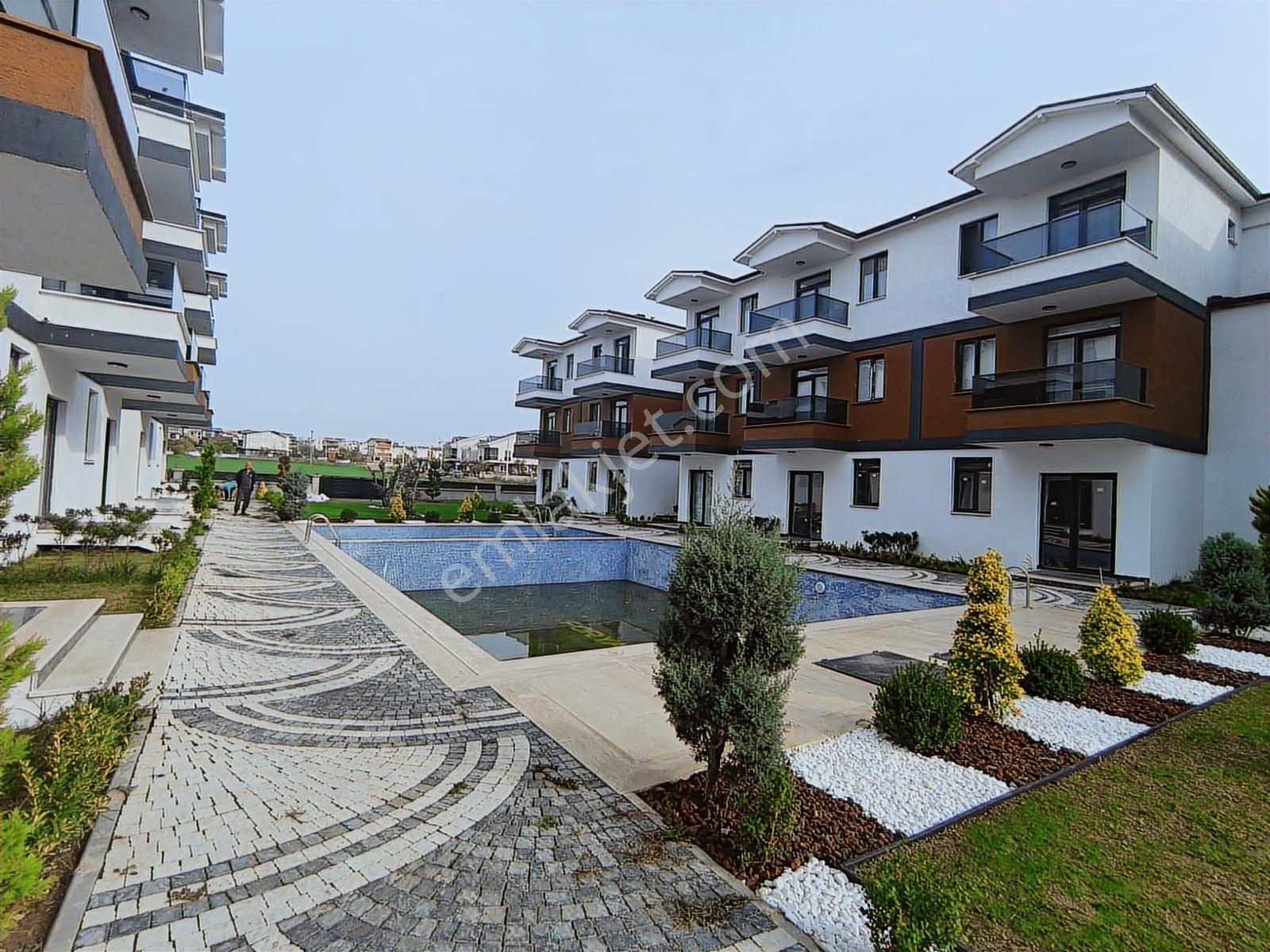 Havuzlu Kendine Ait Bahçeli 1+1 Site İçi Yazlık Daire 50 M2 - Görsel 3