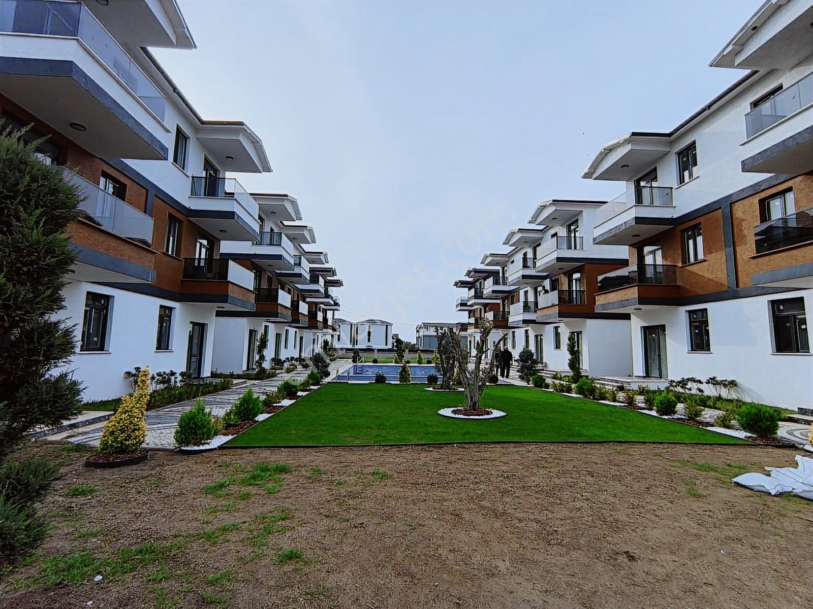 Havuzlu Kendine Ait Bahçeli 1+1 Site İçi Yazlık Daire 50 M2 - Görsel 12