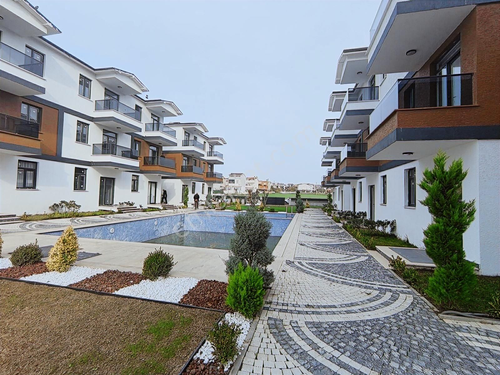 Havuzlu Kendine Ait Bahçeli 1+1 Site İçi Yazlık Daire 50 M2 - Görsel 18