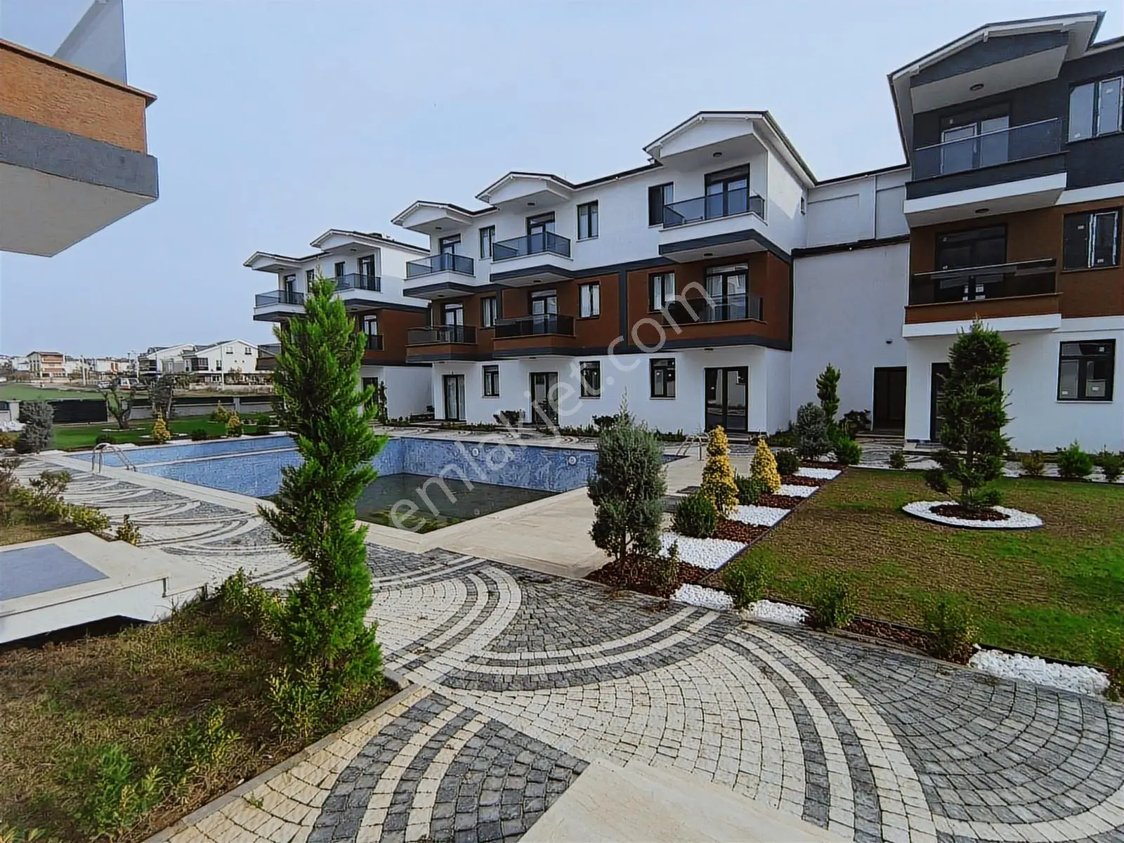 Havuzlu Kendine Ait Bahçeli 1+1 Site İçi Yazlık Daire 50 M2