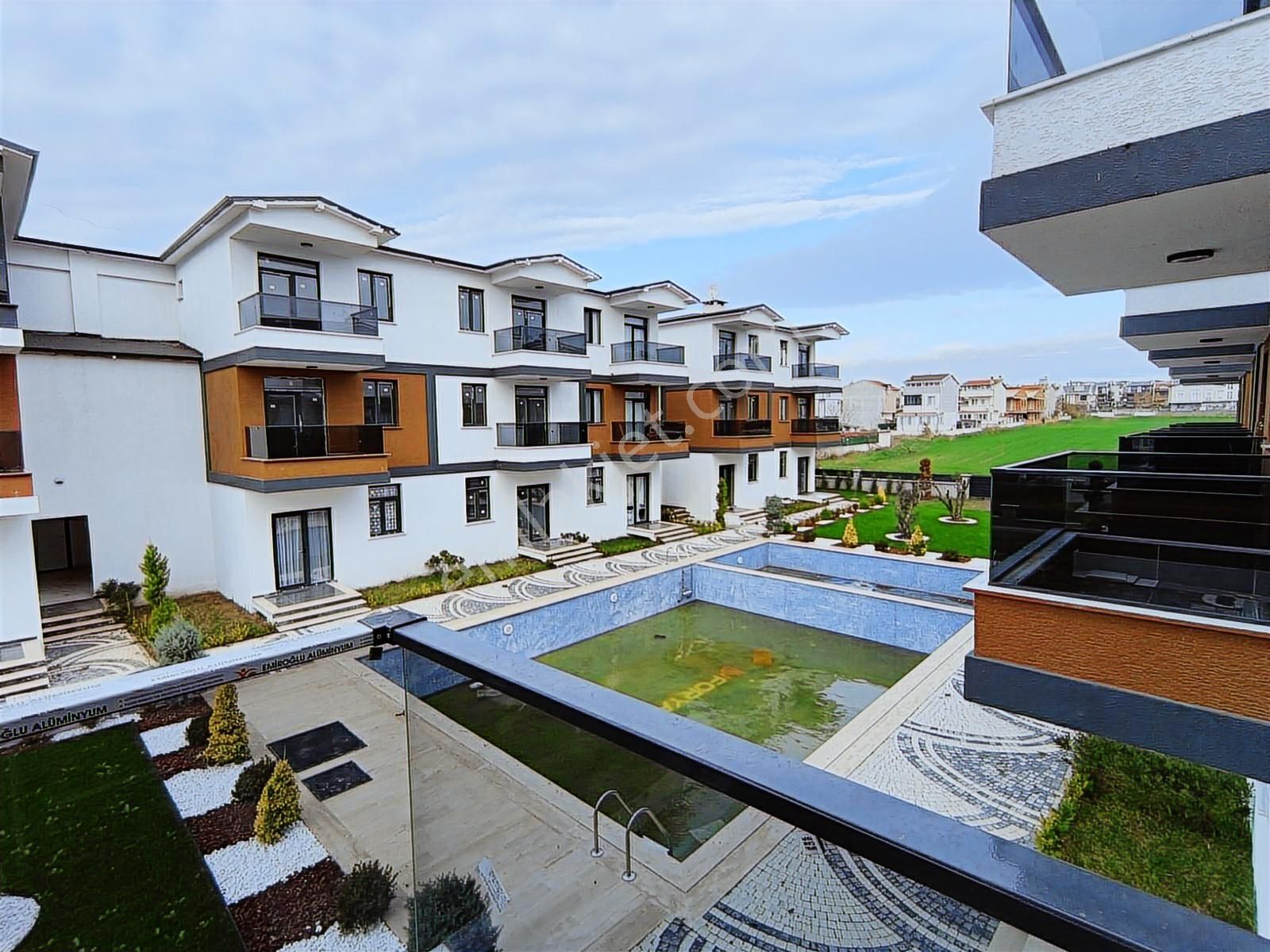 Havuzlu Site İçerisinde 2+1 Peyzajlı Villa 100m2 Havuz Manzaralı - Görsel 6