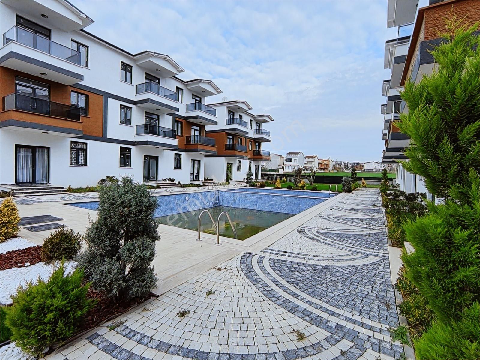 Havuzlu Site İçerisinde 2+1 Peyzajlı Villa 100m2 Havuz Manzaralı - Görsel 10