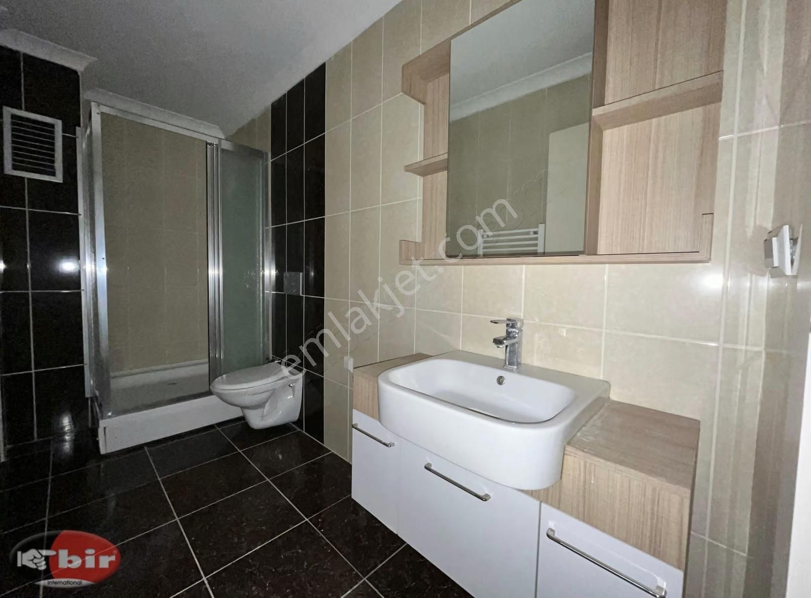 Bir'den Osman Tan Caddesi Üzeri'nde 1+1,ebeveyn Banyolu Kiralık - Görsel 15