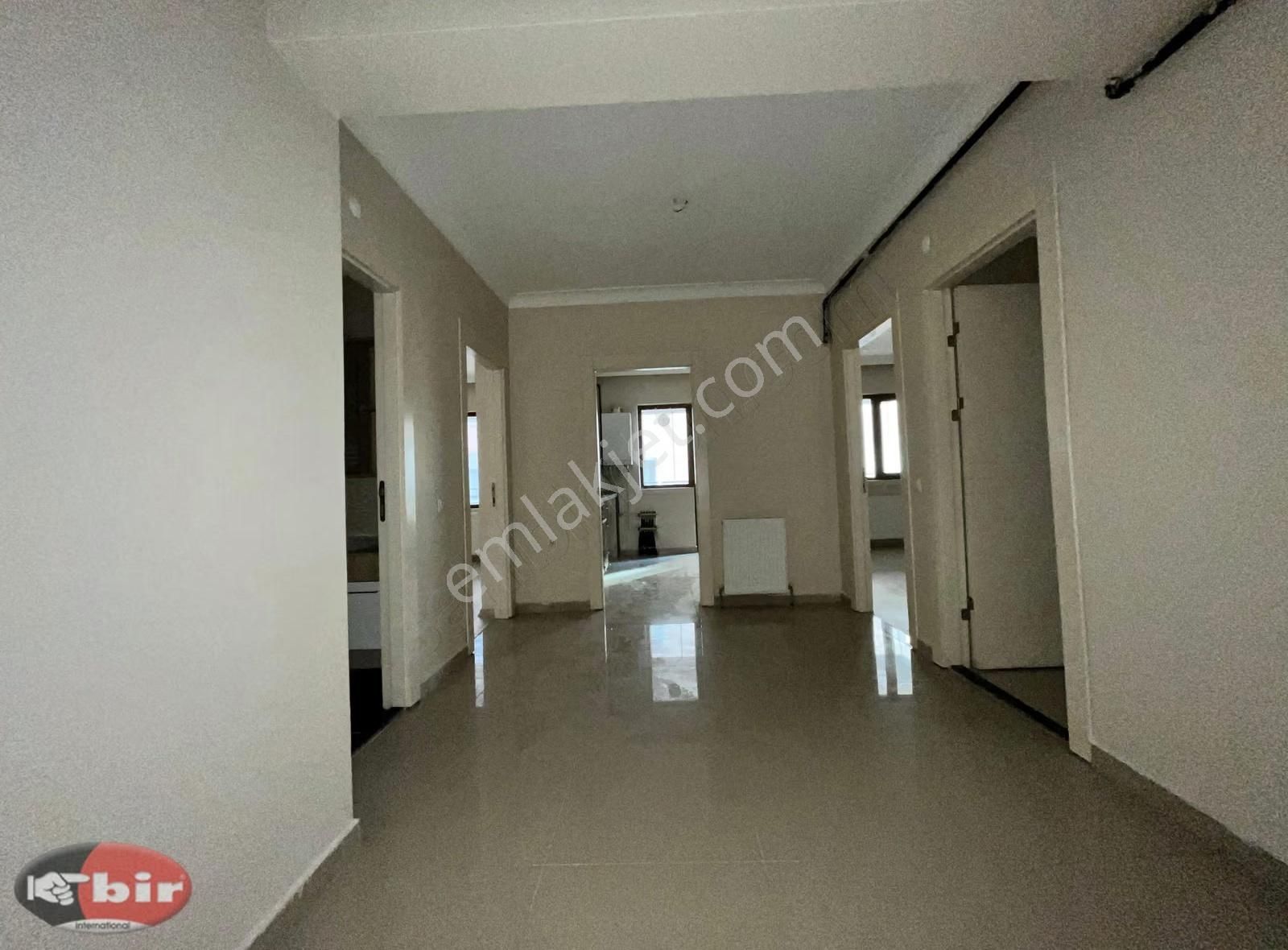 Bir'den Osman Tan Caddesi Üzeri'nde 1+1,ebeveyn Banyolu Kiralık - Görsel 9