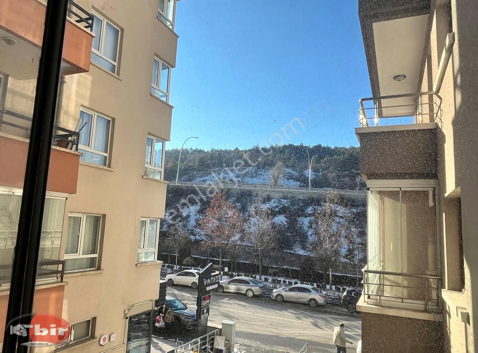 Bir'den Osman Tan Caddesi Üzeri'nde 1+1,ebeveyn Banyolu Kiralık - Görsel 14