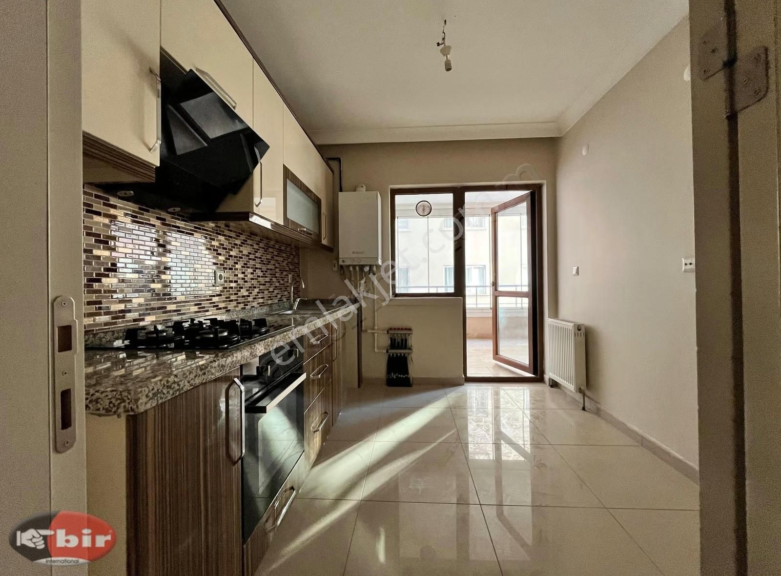 Bir'den Osman Tan Caddesi Üzeri'nde 1+1,ebeveyn Banyolu Kiralık - Görsel 6