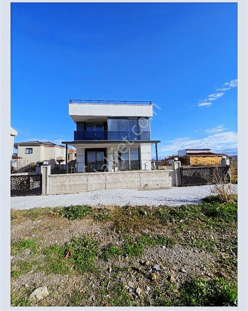 Prestijden Muhteşem Denize Yakın Görmeğe Değer Villa